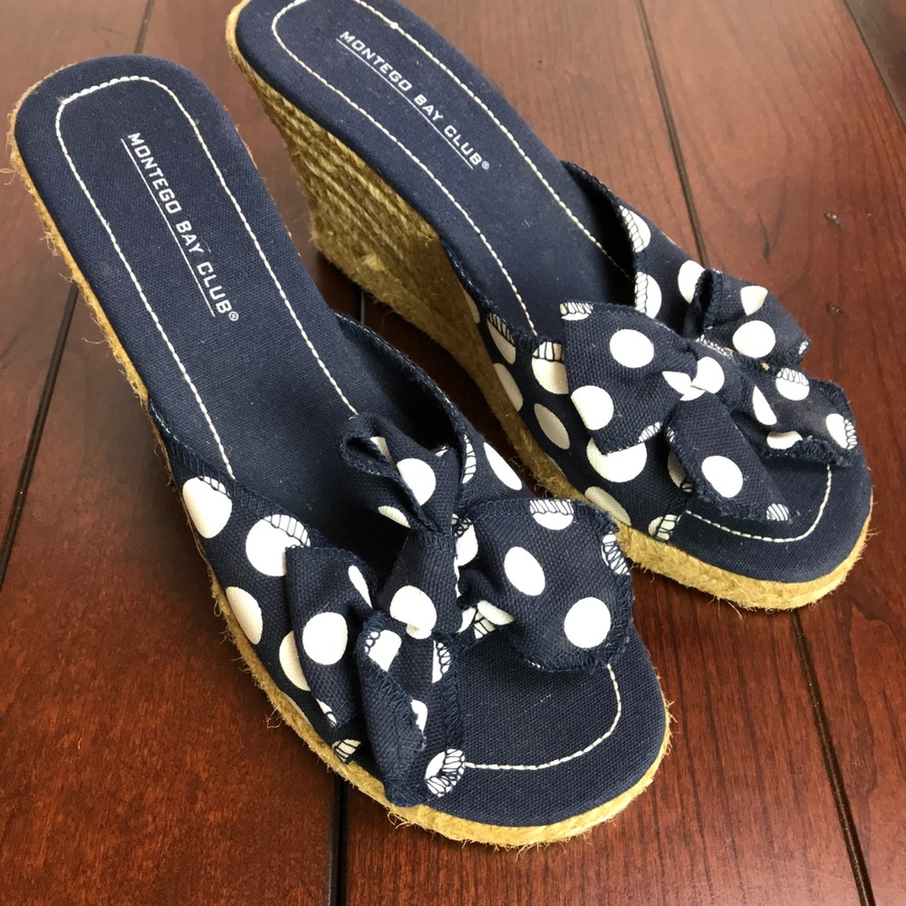 Montego Bay Club women’s size 8 Polka dot sandals.